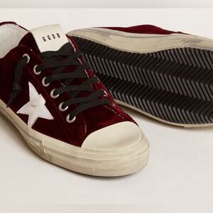 Golden goose sneaker brand new in box size 40